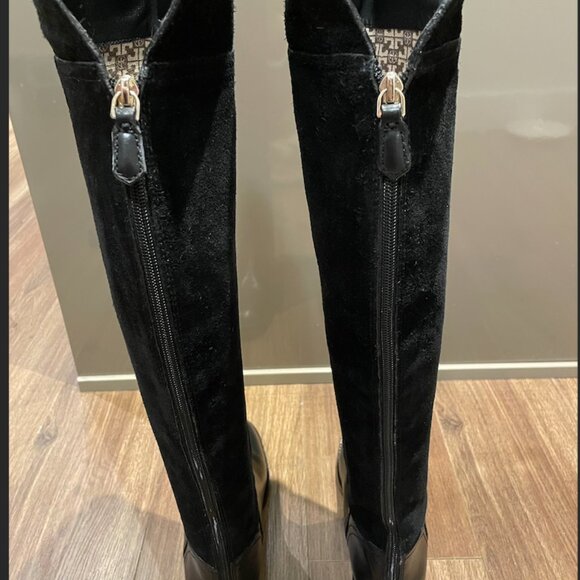 Brand New! Tory Burch Knee High Boot, Black, Suede & Leather, Size 7 - Picture 9 of 10